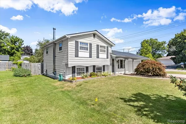 Waterford, MI 48329,5516 Cleary Drive