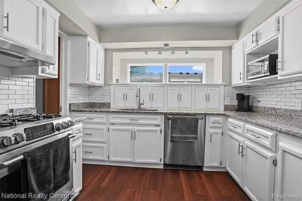 Saint Clair Shores, MI 48082,23030 Edgewater Street