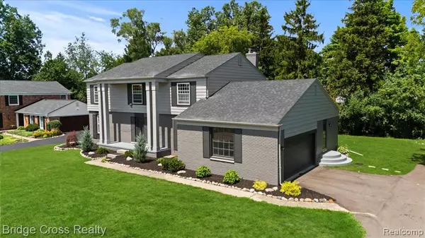 Bloomfield Hills, MI 48304,655 S Spinningwheel Lane