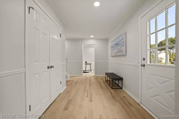 Bloomfield Hills, MI 48304,655 S Spinningwheel Lane