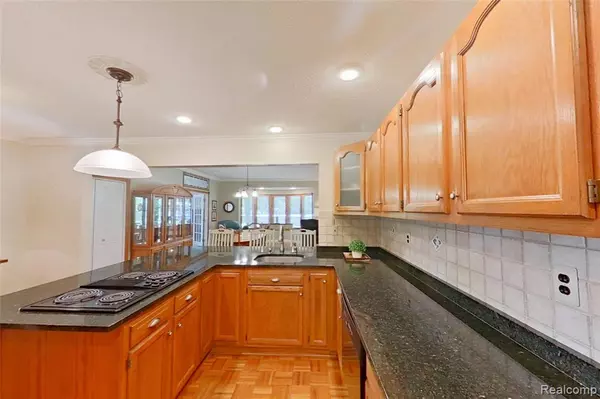 Novi, MI,50666 W 9 Mile Road