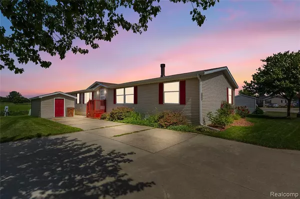 4472 Wynnwood Drive, Howell, MI 48843