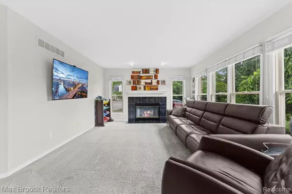 Troy, MI 48098,6817 Woodcrest Drive