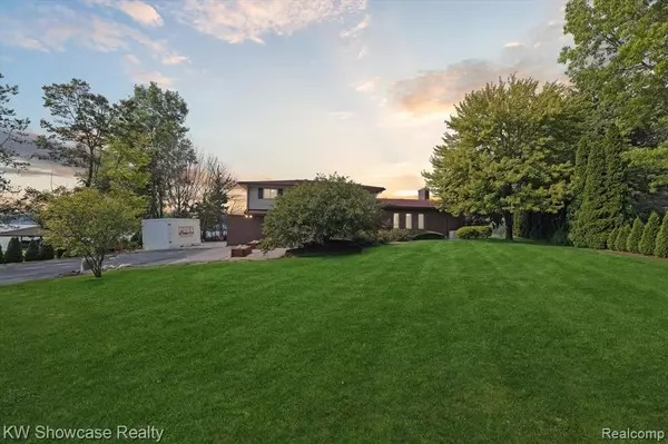 Belleville, MI 48111,42494 E Huron River Drive