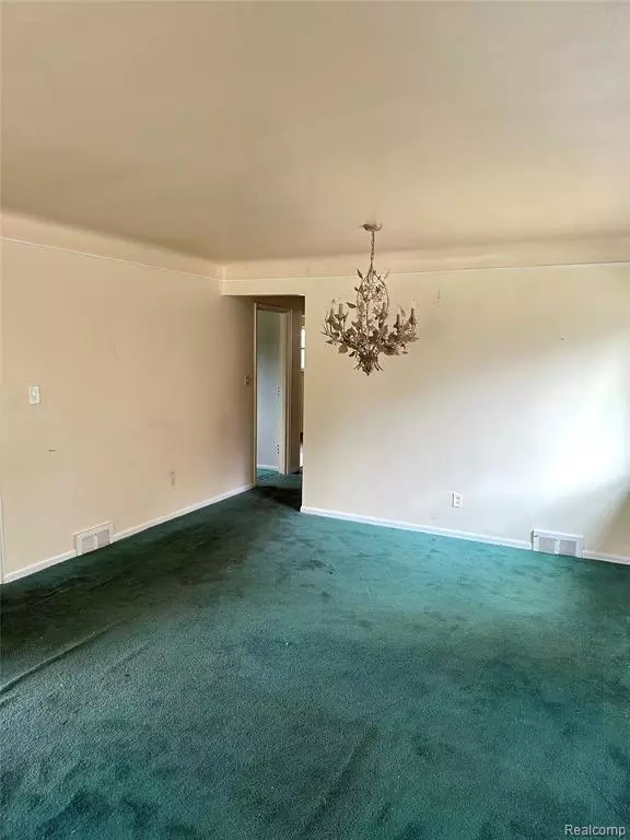 Detroit, MI 48219,19394 Riverview Street