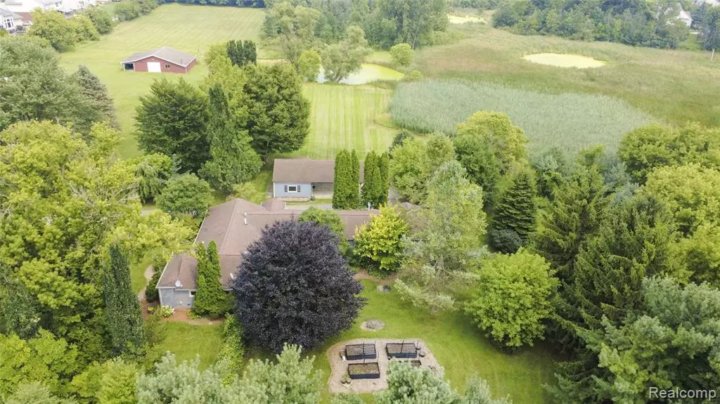 26566 Pontiac Trail, South Lyon, MI 48178