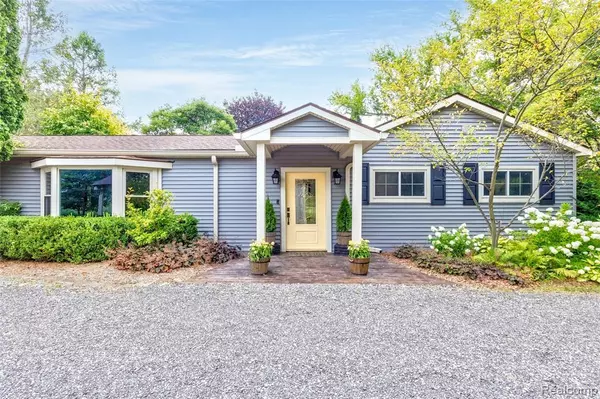26566 Pontiac Trail, South Lyon, MI 48178