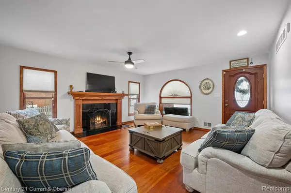 Dearborn, MI 48128,23511 Hollander Street