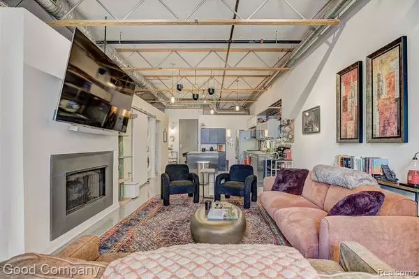 Royal Oak, MI 48067,111 N MAIN Street