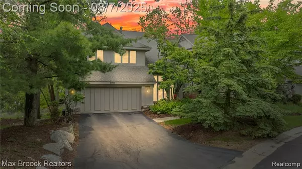 West Bloomfield, MI 48323,4933 Woodcliff Hill N Road