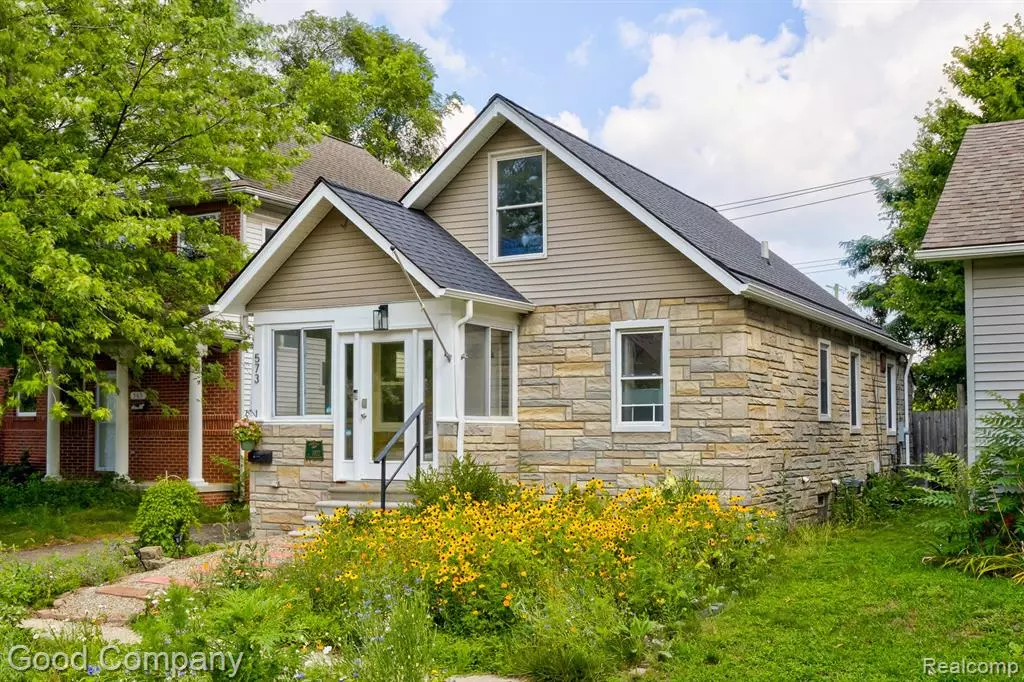 Fenton, MI 48220,573 E Oakridge Street