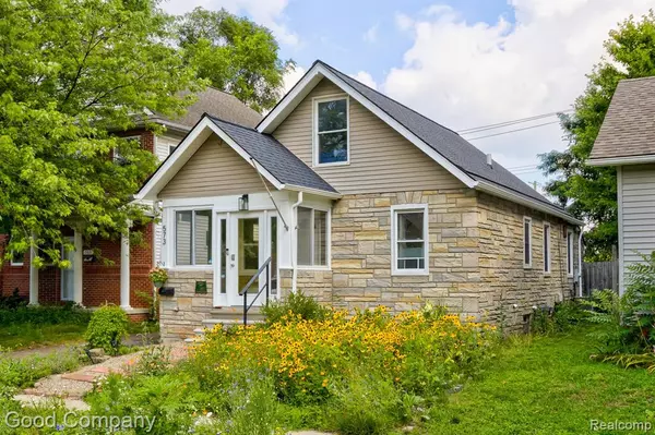 573 E Oakridge Street, Fenton, MI 48220