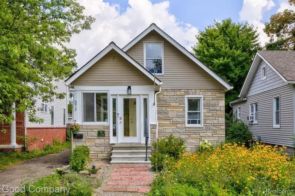 Fenton, MI 48220,573 E Oakridge Street