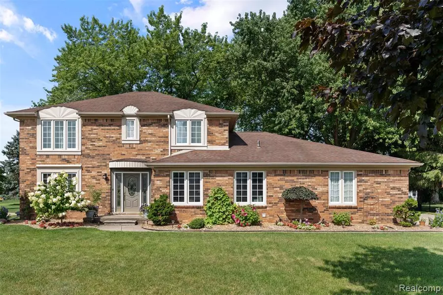 46959 Spruce Drive, Shelby Twp, MI 48315