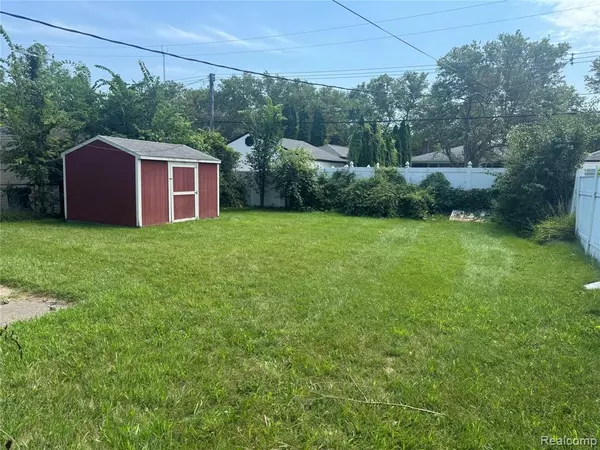 Oak Park, MI 48237,13711 Courtland Street