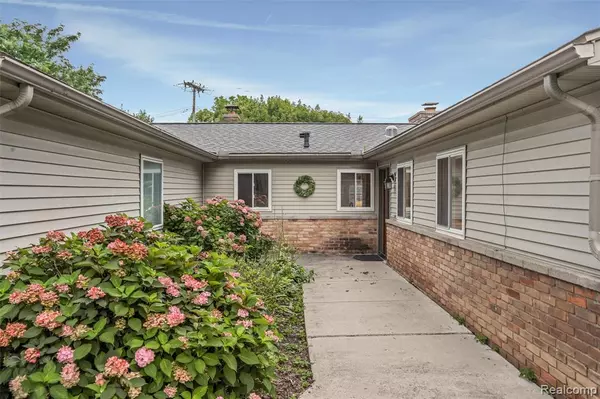 Bloomfield Hills, MI 48302,5908 Burnham Road