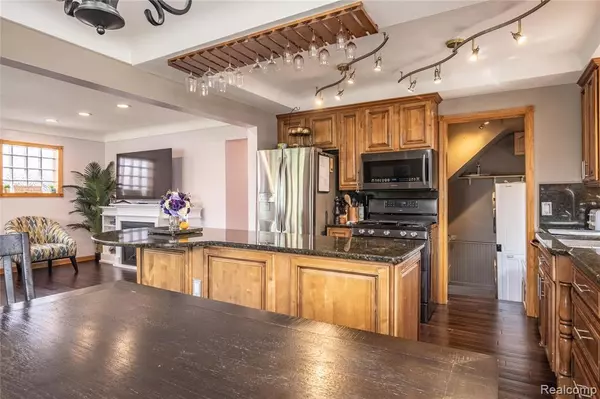 Saint Clair Shores, MI 48081,22501 Maple Street