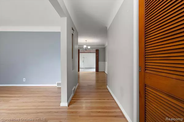 Beverly Hills, MI 48025,31711 Arlington Drive