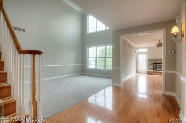 Novi, MI,25846 ISLAND LAKE