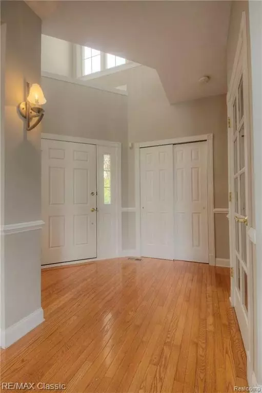 Novi, MI,25846 ISLAND LAKE