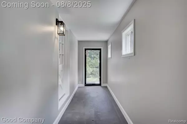 Hazel Park, MI 48030,70 W Madge Avenue