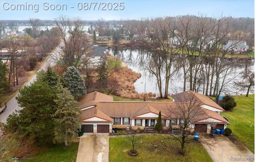 Fenton, MI 48430,2369 Golden Shores Drive
