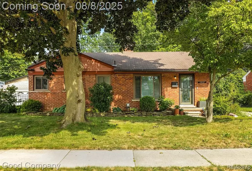 31412 Lyons E Circle, Warren, MI 48092