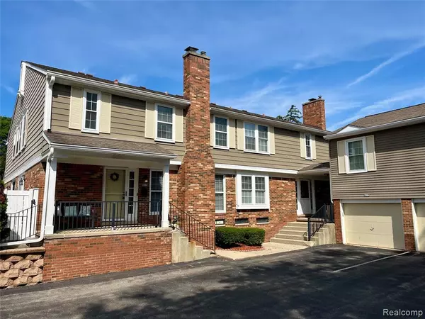 20864 E Glen Haven Circle, Northville, MI 48167