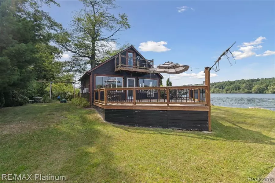 2419 Gale Island Street, White Lake, MI