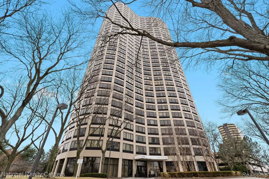 5000 TOWN Center, Southfield, MI 48075