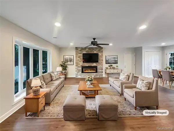 Novi, MI,26018 Whipple Street