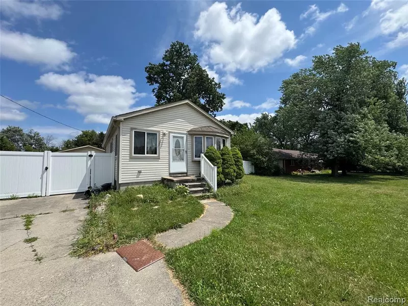 15345 Jackson Street, Taylor, MI