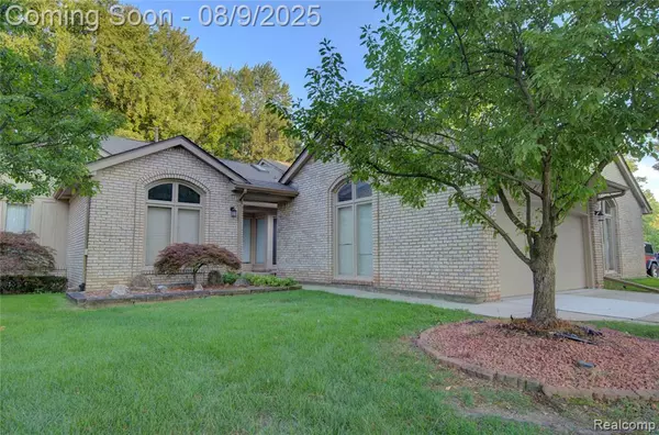 43164 W Kirkwood Drive, Clinton Twp, MI 48038