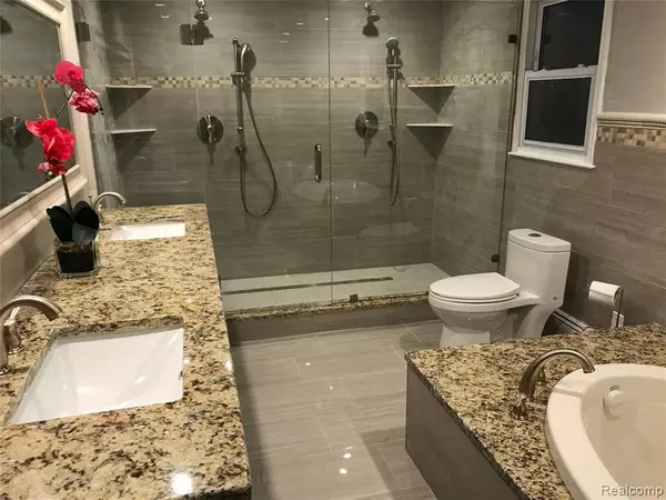 West Bloomfield, MI,5551 Edinborough Drive