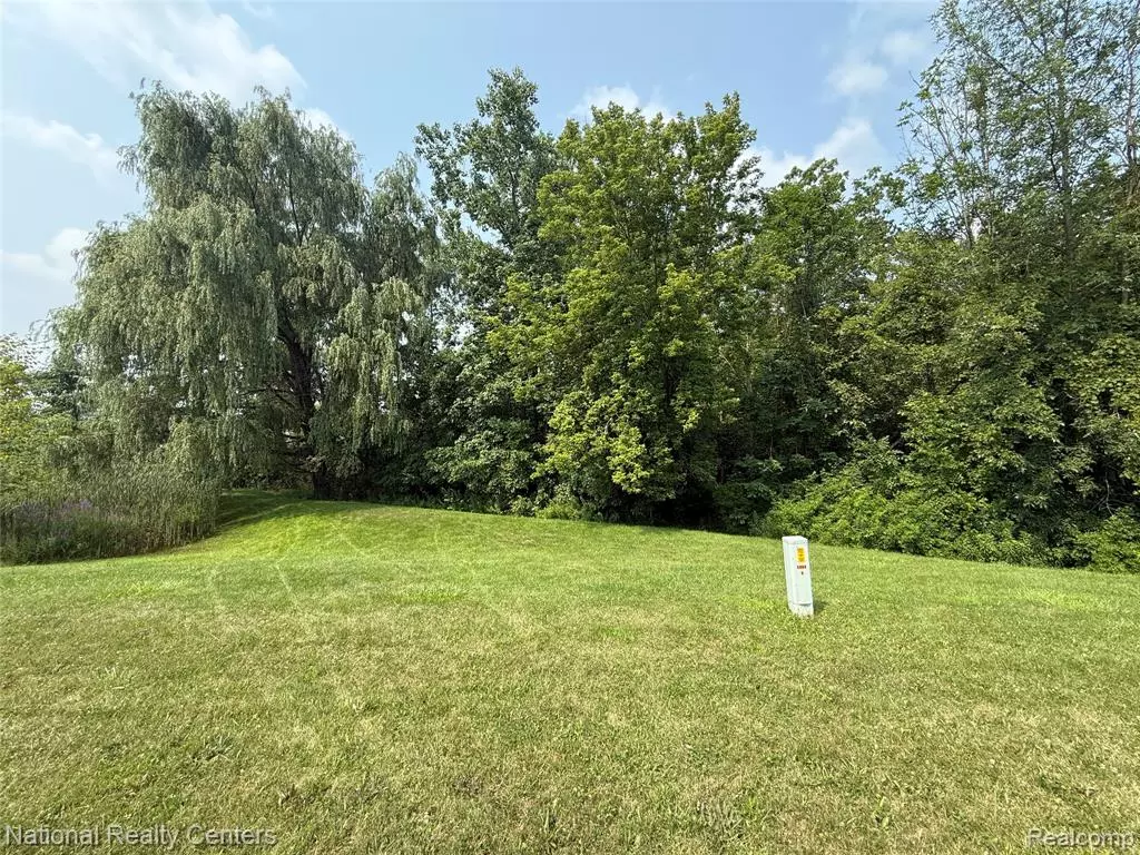 Goodrich Vlg, MI,10405 Valley Creek Drive