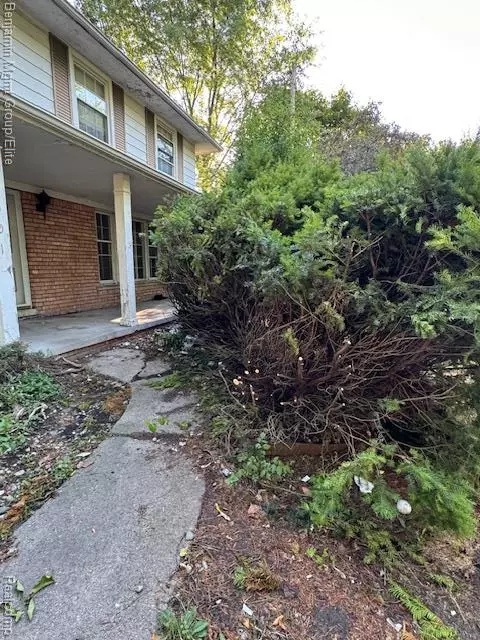 Southfield, MI 48076,30301 Spring River Drive
