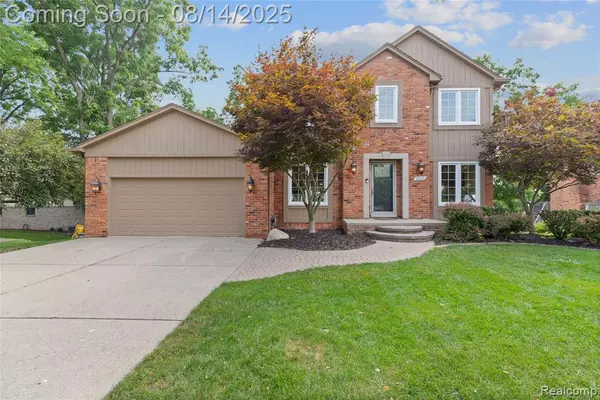 1210 Grandview Drive, Rochester Hills, MI 48306