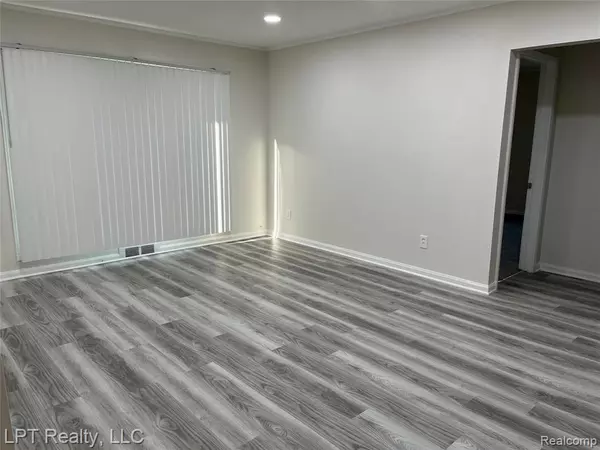 Oak Park, MI 48237,10731 Albany Street