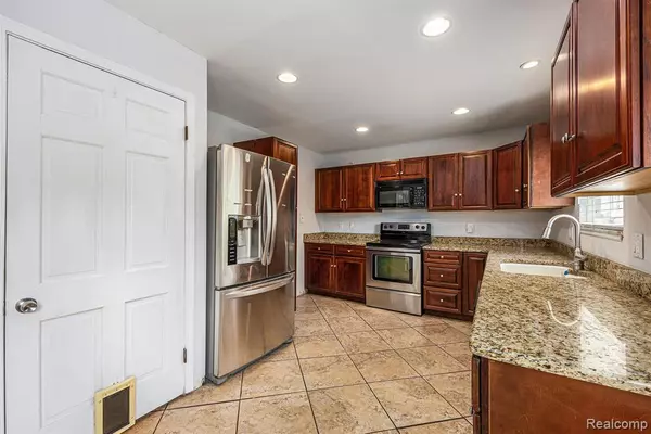 Grosse Pointe Woods, MI 48236,20740 Marter Road