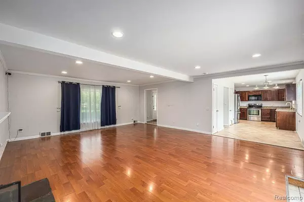 Grosse Pointe Woods, MI 48236,20740 Marter Road