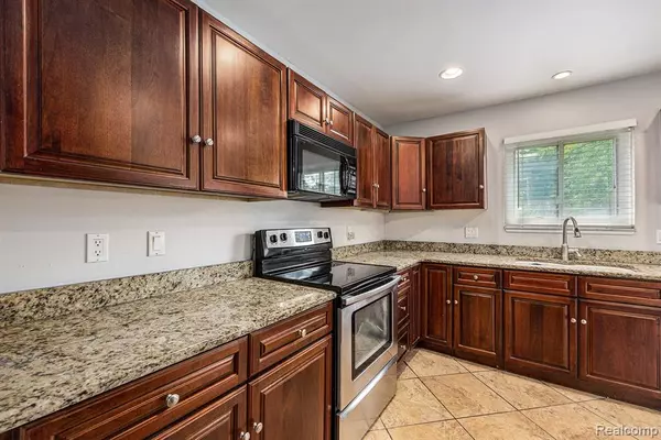 Grosse Pointe Woods, MI 48236,20740 Marter Road