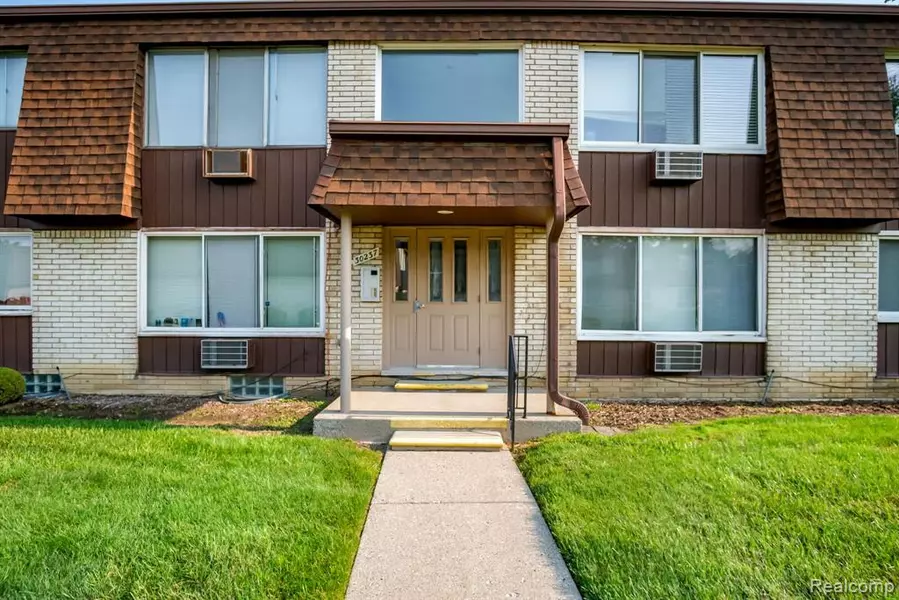 30237 Utica Road, Roseville, MI 48066