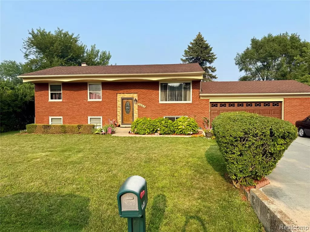 Walled Lake, MI 48390,1442 Sunset Drive