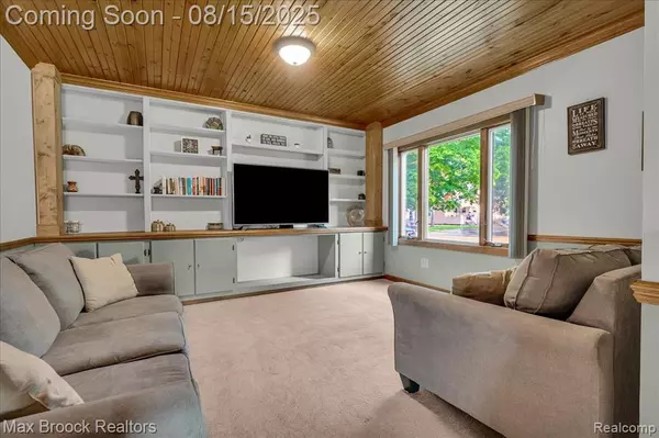 South Lyon, MI 48178,415 W Lake Street