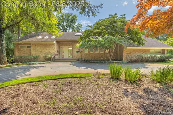 27261 Willowgreen Court, Franklin, MI 48025