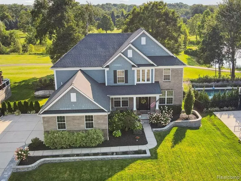 22821 Country Club Drive, South Lyon, MI 48178