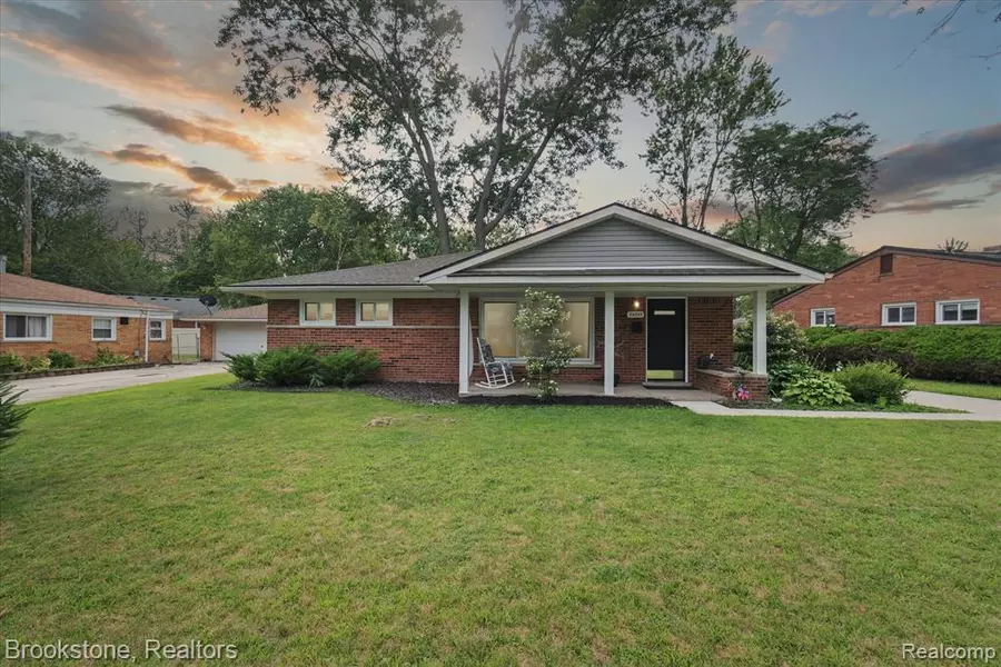 28249 Red Leaf Lane, Southfield, MI 48076