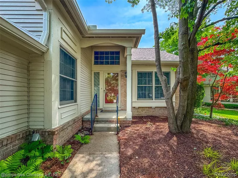 7569 Danbury Circle, West Bloomfield, MI