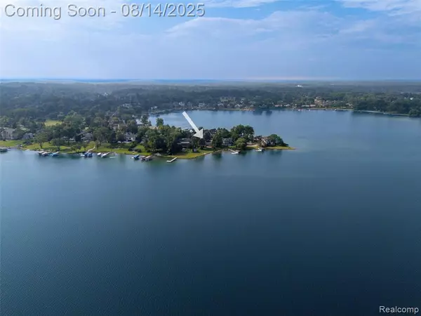West Bloomfield, MI 48323,3266 Interlaken Street
