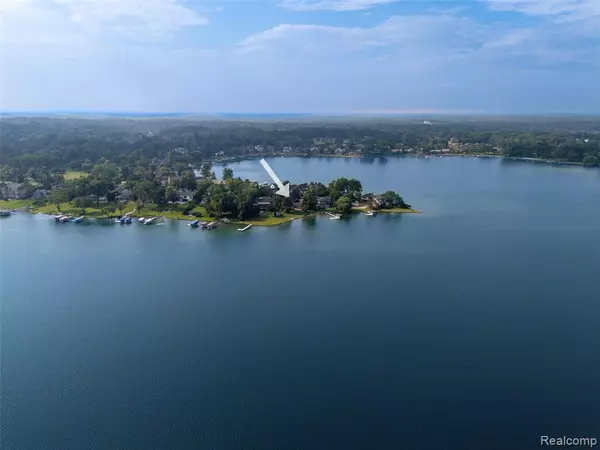 West Bloomfield, MI 48323,3266 Interlaken Street